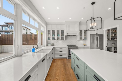 15682 Thrift Avenue, White Rock, BC 