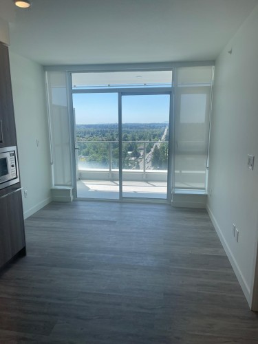 1901-9675 King George Boulevard, Surrey, BC 