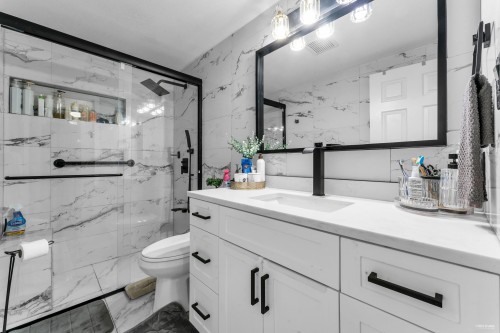 204-10308 155A Street, Surrey, BC 