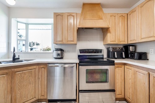 8867 116b Street  Delta, BC V4C 5Z9