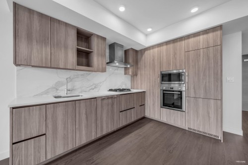 2703-13768 100 Avenue, Surrey, BC 