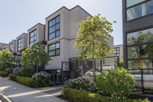 17-14820 Buena Vista Avenue  White Rock, BC V4B 0B3