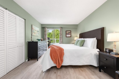 305-15010 Roper Avenue, White Rock, BC 