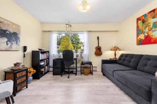 305-15010 Roper Avenue, White Rock, BC 