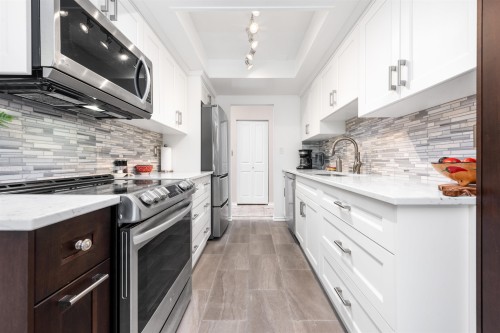 305-15010 Roper Avenue, White Rock, BC 