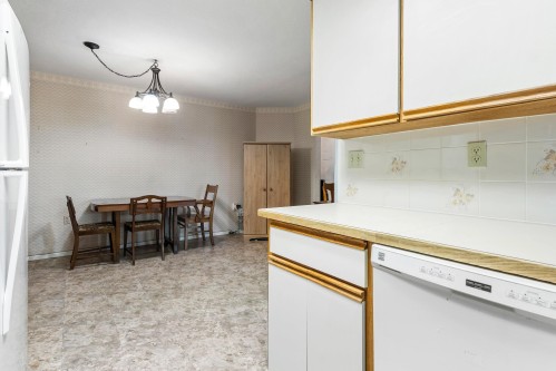 202-33233 Bourquin Crescent, Abbotsford, BC 