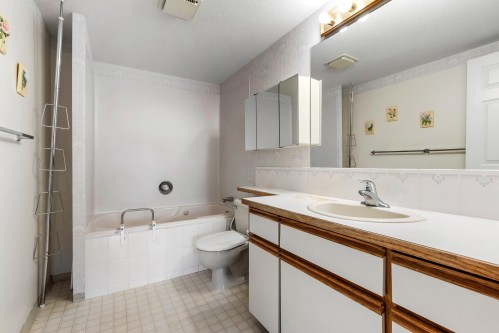 202-33233 Bourquin Crescent, Abbotsford, BC 