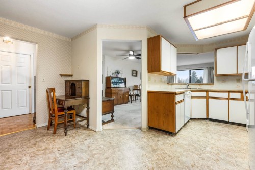 202-33233 Bourquin Crescent, Abbotsford, BC 