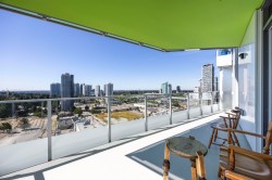 1602-10428 Whalley Boulevard  Surrey, BC V3T 1W6