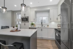 20516 76a Avenue  Langley, BC V2Y 3T1