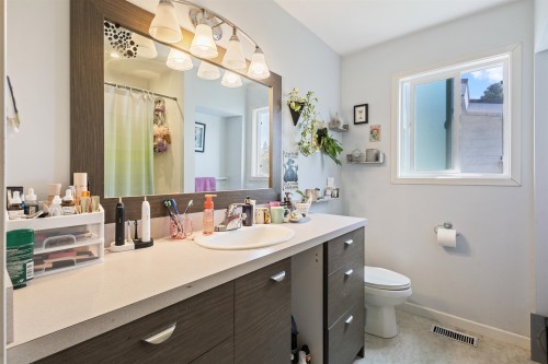 33232 Plaxton Crescent, Abbotsford, BC 