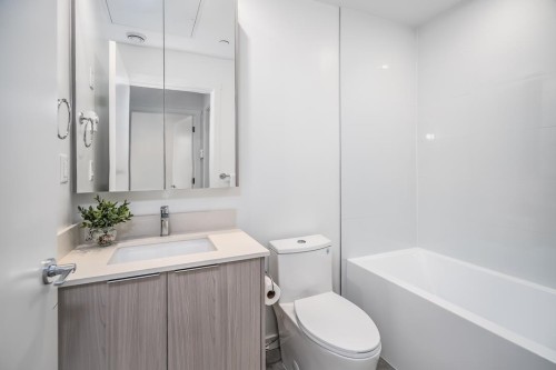 422-13968 Laurel Drive, Surrey, BC 