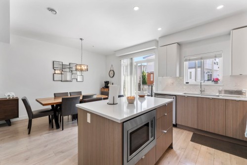 37-7947 209 Street, Langley, BC 