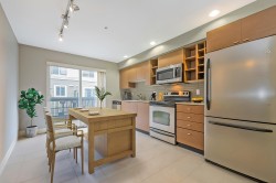 93-15833 26 Avenue  Surrey, BC V3Z 2X5