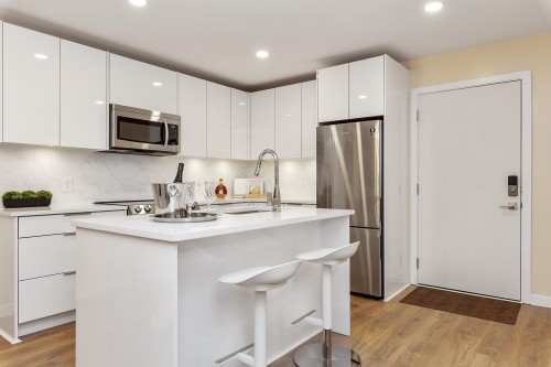 414-15739 Fraser Highway, Surrey, BC 