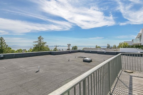 303-1341 George, Street, White Rock, BC 