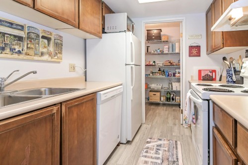 303-1341 George, Street, White Rock, BC 