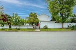 15524 96b Avenue  Surrey, BC V3R 7N7