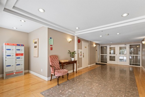 206-2526 Lakeview Crescent, Abbotsford, BC 