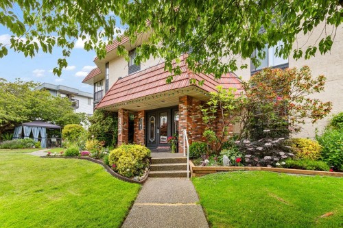 204-1458 Blackwood Street  White Rock, BC V4B 3V4