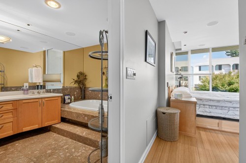 402-15050 Prospect Avenue, White Rock, BC 