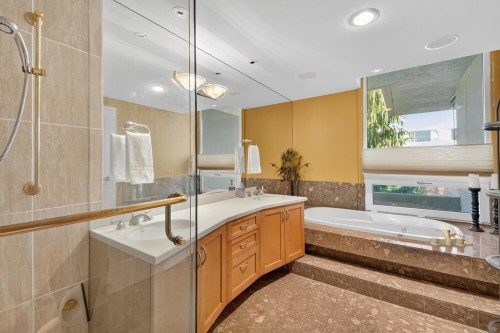 402-15050 Prospect Avenue, White Rock, BC 