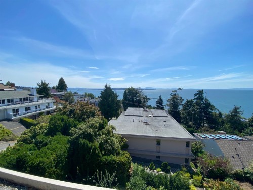 402-15050 Prospect Avenue, White Rock, BC 