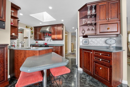 402-15050 Prospect Avenue, White Rock, BC 