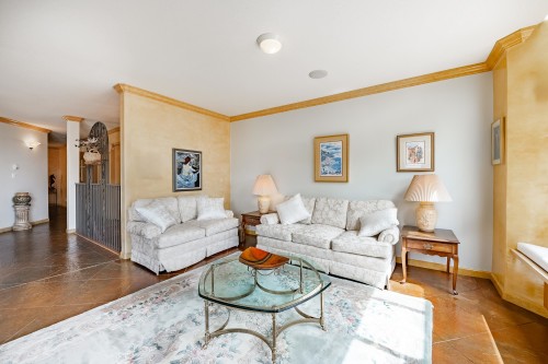 104-14934 Thrift Avenue, White Rock, BC 