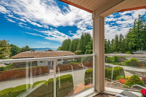 104-14934 Thrift Avenue, White Rock, BC 