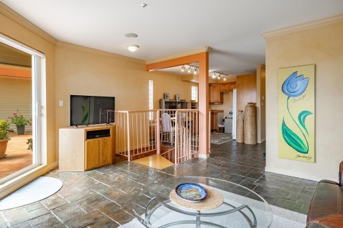 104-14934 Thrift Avenue, White Rock, BC 