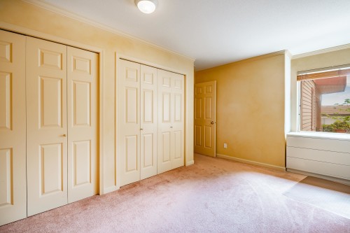 104-14934 Thrift Avenue, White Rock, BC 