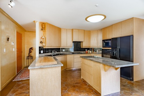 104-14934 Thrift Avenue, White Rock, BC 