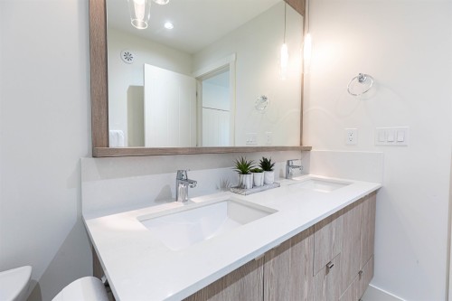 13-11188 72 Avenue, Delta, BC 