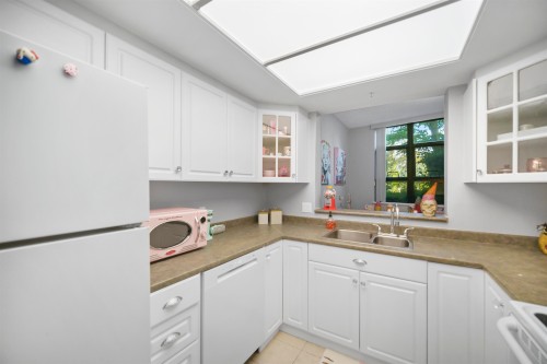 101-10899 University Drive, Surrey, BC 