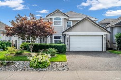 15438 112 Avenue  Surrey, BC V3R 6H1