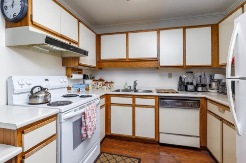 221-5379 205 Street, Langley, BC 