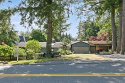 5467 125a Street  Surrey, BC V3X 1W4
