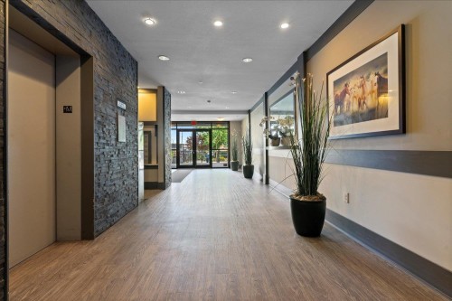 111-20058 Fraser Highway, Langley, BC 