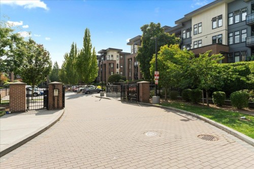 111-20058 Fraser Highway, Langley, BC 