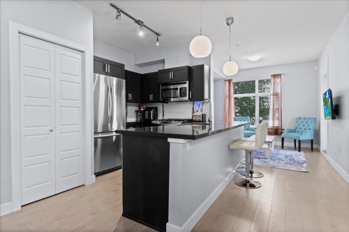 111-20058 Fraser Highway, Langley, BC 