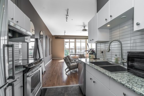 409-20238 Fraser Highway, Langley, BC 