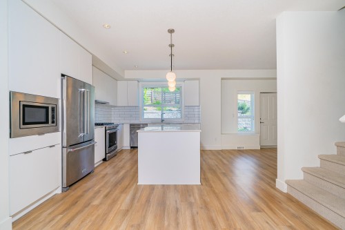 81-16561 17A Avenue, Surrey, BC 