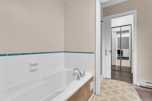 21-12172 72 Avenue, Surrey, BC 