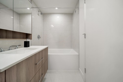 1808-9675 King George Boulevard, Surrey, BC 