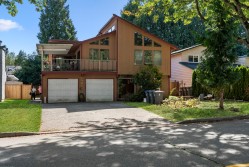 15442 98 Avenue  Surrey, BC V3R 7G4
