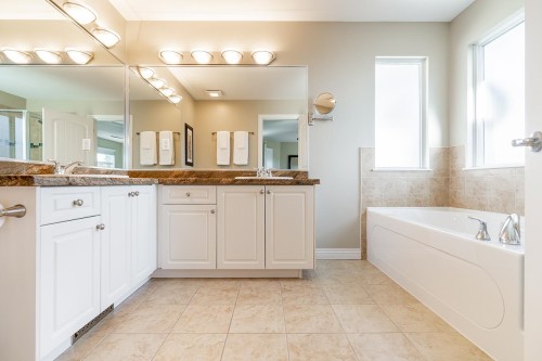 16448 59A Avenue, Surrey, BC 