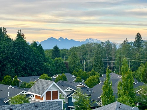 8-15918 Mountain View Drive, Surrey, BC 