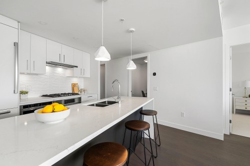 1108-1588 Johnston Road, White Rock, BC 