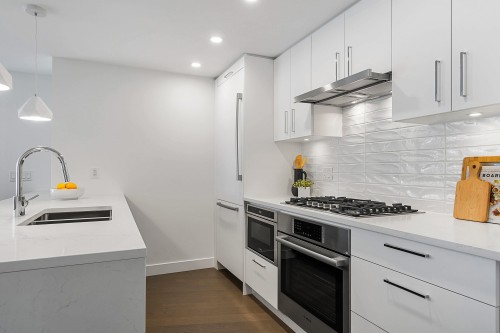 1108-1588 Johnston Road, White Rock, BC 